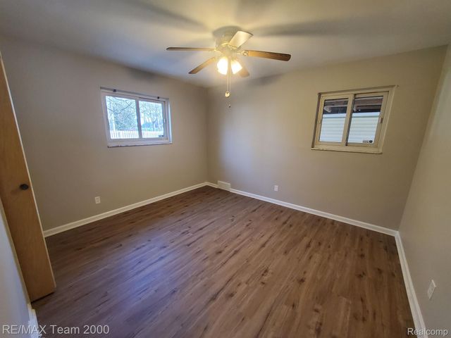 4565 UNIVERSAL Street, Dearborn Heights, MI 48125