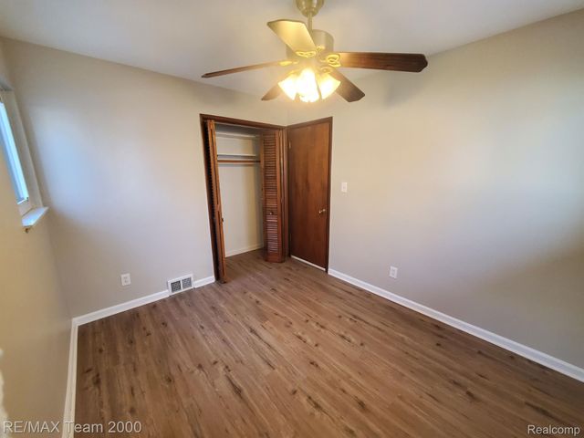 4565 UNIVERSAL Street, Dearborn Heights, MI 48125