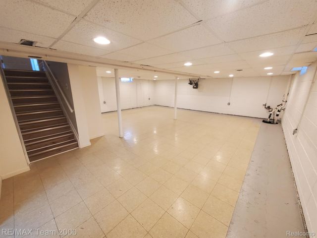 4565 UNIVERSAL Street, Dearborn Heights, MI 48125