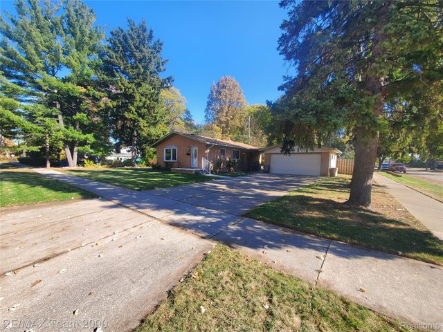 4565 UNIVERSAL Street, Dearborn Heights, MI 48125