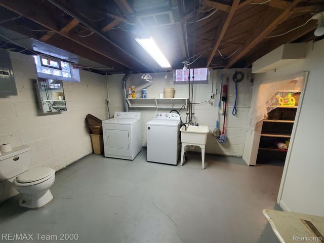 4565 UNIVERSAL Street, Dearborn Heights, MI 48125