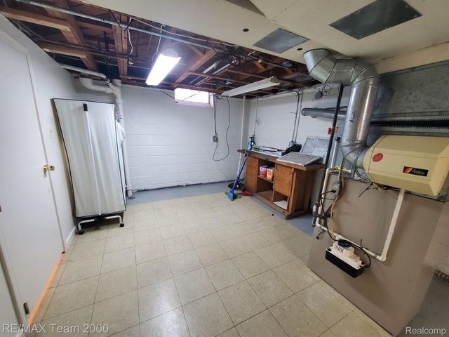 4565 UNIVERSAL Street, Dearborn Heights, MI 48125