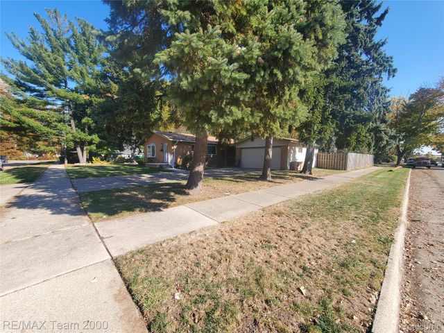 4565 UNIVERSAL Street, Dearborn Heights, MI 48125