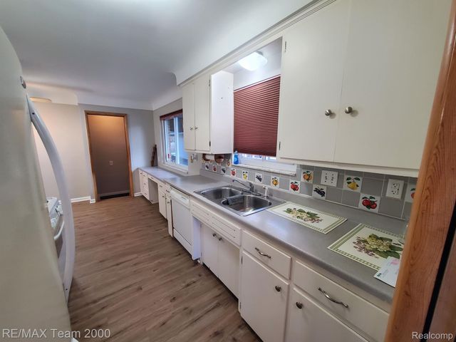 4565 UNIVERSAL Street, Dearborn Heights, MI 48125