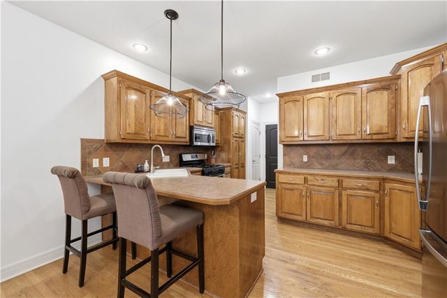 9908 N Lewis Avenue, Kansas City, MO 64157