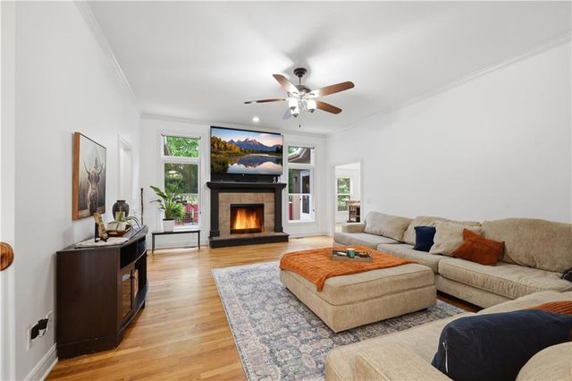 9908 N Lewis Avenue, Kansas City, MO 64157