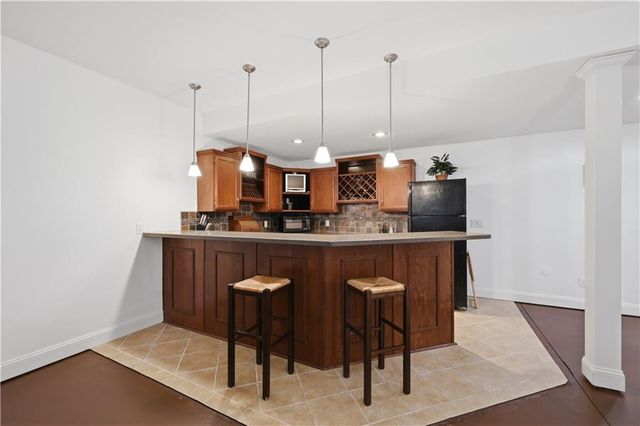 9908 N Lewis Avenue, Kansas City, MO 64157