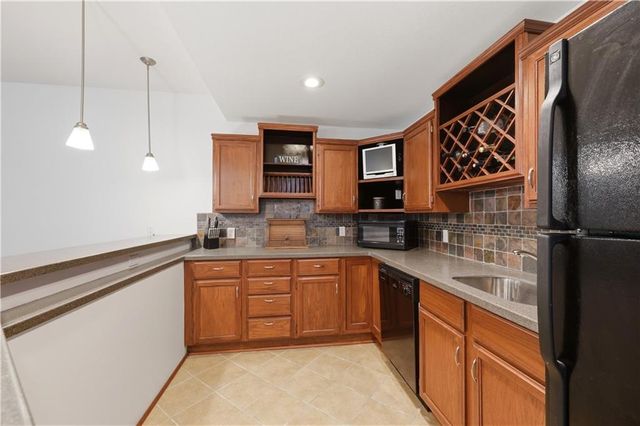 9908 N Lewis Avenue, Kansas City, MO 64157