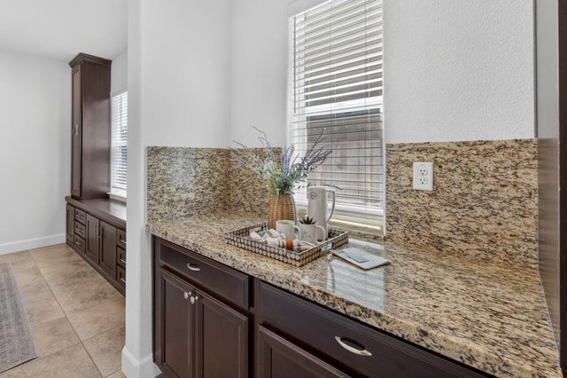 2593 Creek Hollow Rd, Rocklin, CA 95765