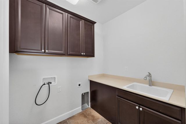 2593 Creek Hollow Rd, Rocklin, CA 95765