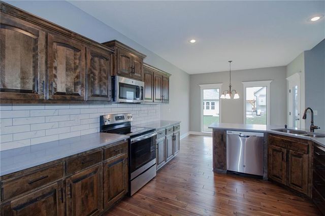 11122 N Bristol Avenue, Kansas City, MO 64156