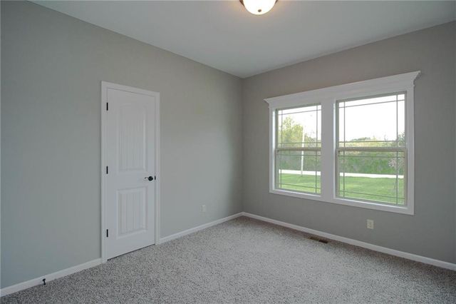 11122 N Bristol Avenue, Kansas City, MO 64156