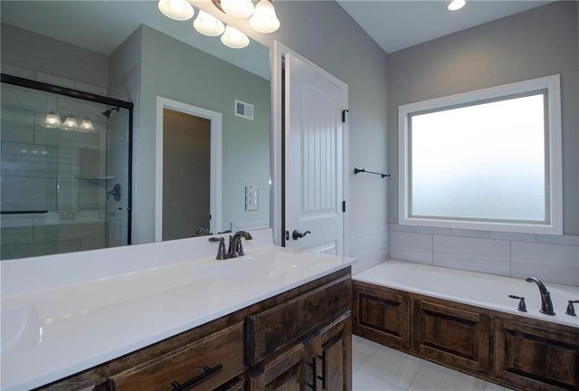 11122 N Bristol Avenue, Kansas City, MO 64156