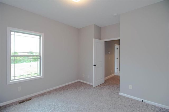 11122 N Bristol Avenue, Kansas City, MO 64156