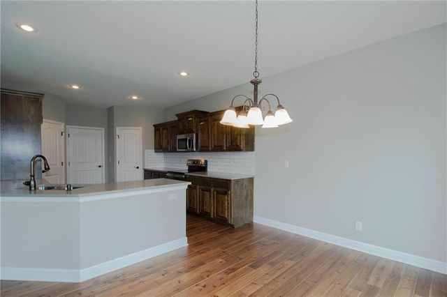 11122 N Bristol Avenue, Kansas City, MO 64156