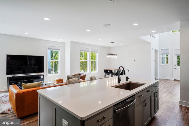 23099 GLENWOOD HEIGHTS CIR, Brambleton, VA 20148