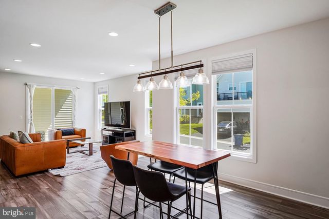23099 GLENWOOD HEIGHTS CIR, Brambleton, VA 20148