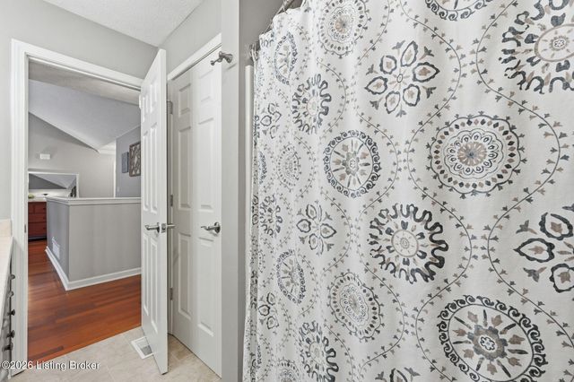 5505 Cross Creek Dr, Crestwood, KY 40014