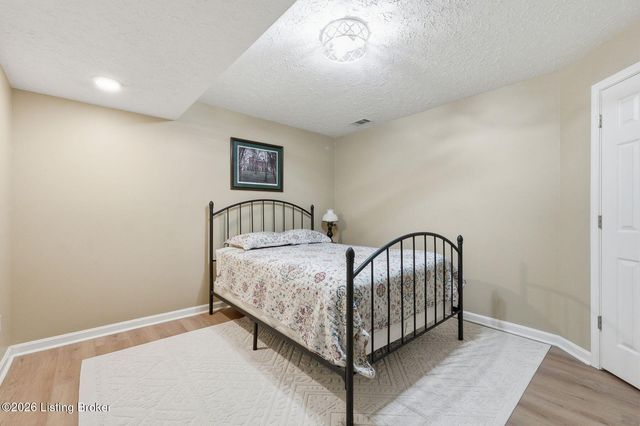 5505 Cross Creek Dr, Crestwood, KY 40014