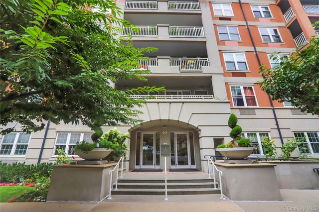 65 Oceana Drive E 9A, Brooklyn, NY 11235