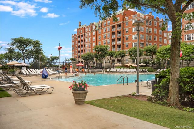 65 Oceana Drive E 9A, Brooklyn, NY 11235