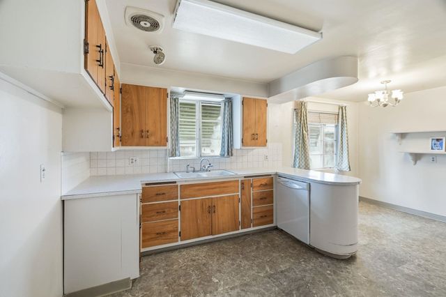 3806 N Alberta St, Spokane, WA 99205