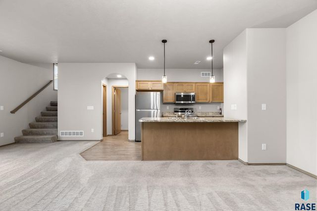 5812 S Whisper Creek Pl Place, Sioux Falls, SD 57108