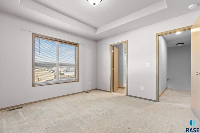 5812 S Whisper Creek Pl Place, Sioux Falls, SD 57108