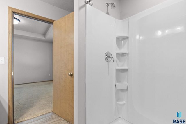 5812 S Whisper Creek Pl Place, Sioux Falls, SD 57108