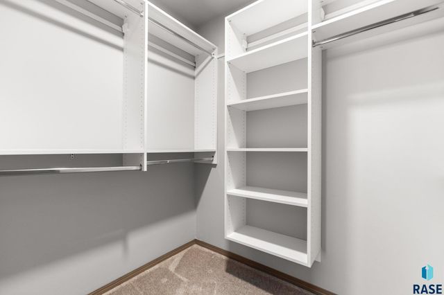 5812 S Whisper Creek Pl Place, Sioux Falls, SD 57108