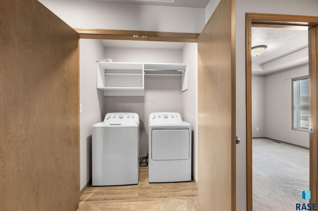 5812 S Whisper Creek Pl Place, Sioux Falls, SD 57108