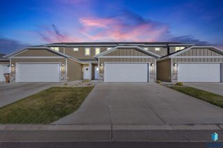 5812 S Whisper Creek Pl Place, Sioux Falls, SD 57108