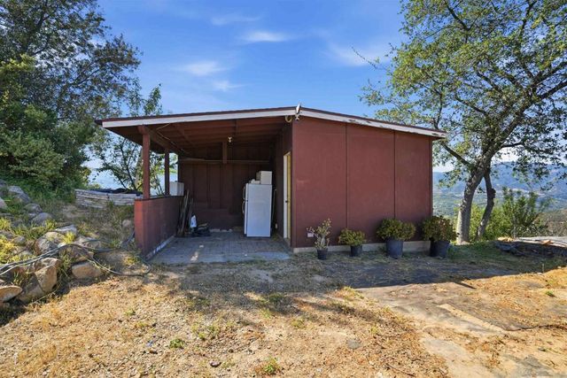 2384 Glenn Rd, Fallbrook, CA 92028