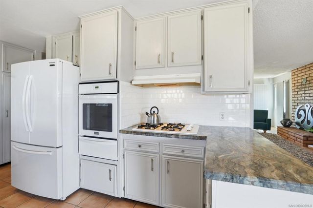 2384 Glenn Rd, Fallbrook, CA 92028