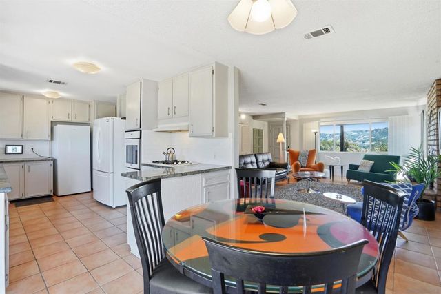 2384 Glenn Rd, Fallbrook, CA 92028