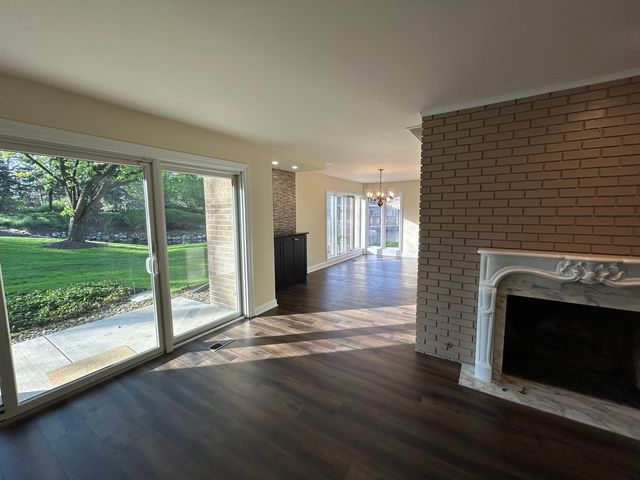 1 Oak Brook Club Drive A105, Oak Brook, IL 60523