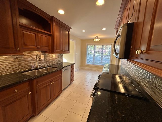 1 Oak Brook Club Drive A105, Oak Brook, IL 60523