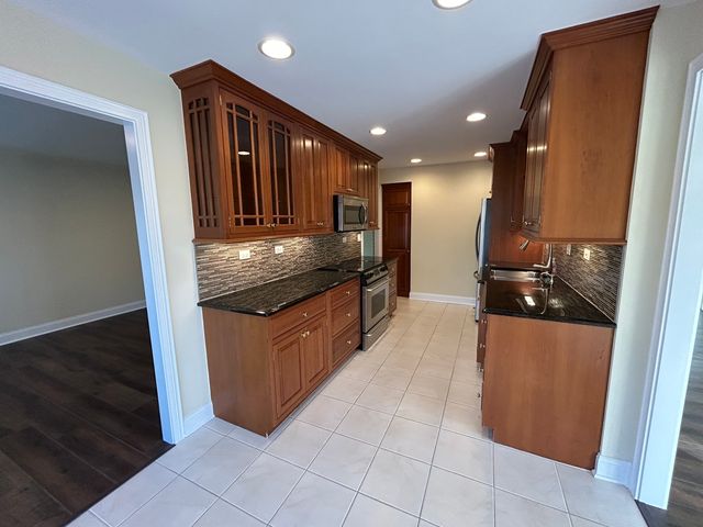 1 Oak Brook Club Drive A105, Oak Brook, IL 60523