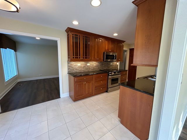 1 Oak Brook Club Drive A105, Oak Brook, IL 60523