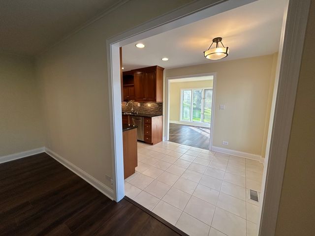 1 Oak Brook Club Drive A105, Oak Brook, IL 60523