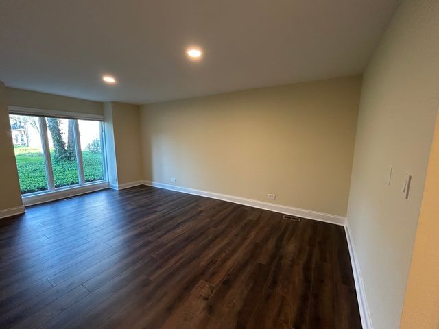 1 Oak Brook Club Drive A105, Oak Brook, IL 60523