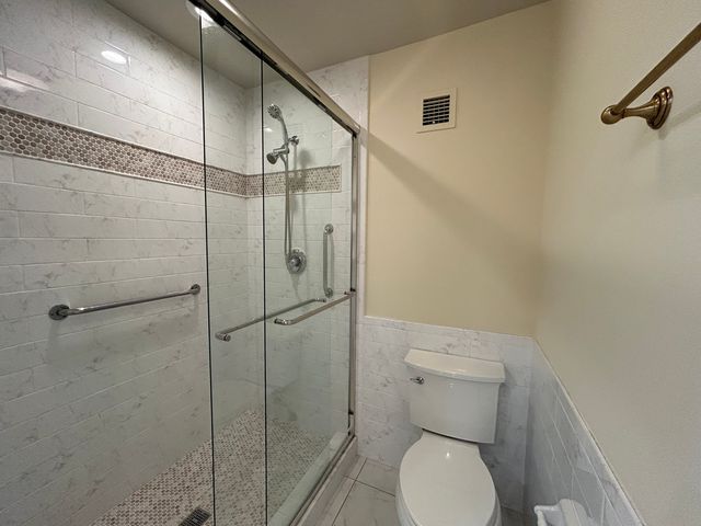 1 Oak Brook Club Drive A105, Oak Brook, IL 60523