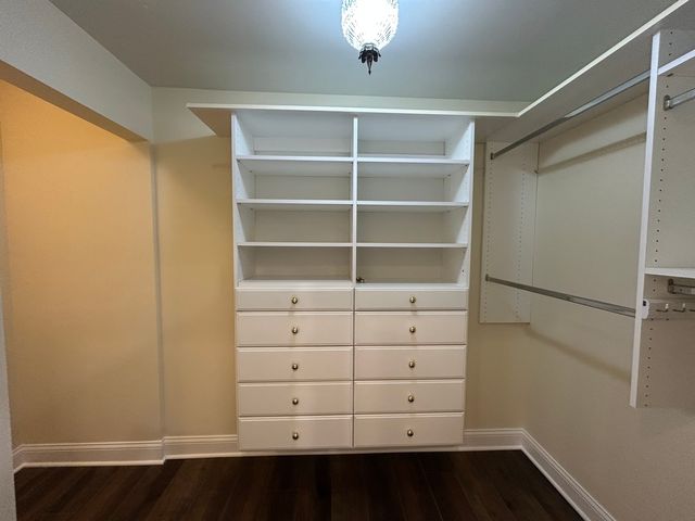 1 Oak Brook Club Drive A105, Oak Brook, IL 60523
