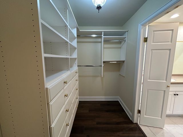 1 Oak Brook Club Drive A105, Oak Brook, IL 60523