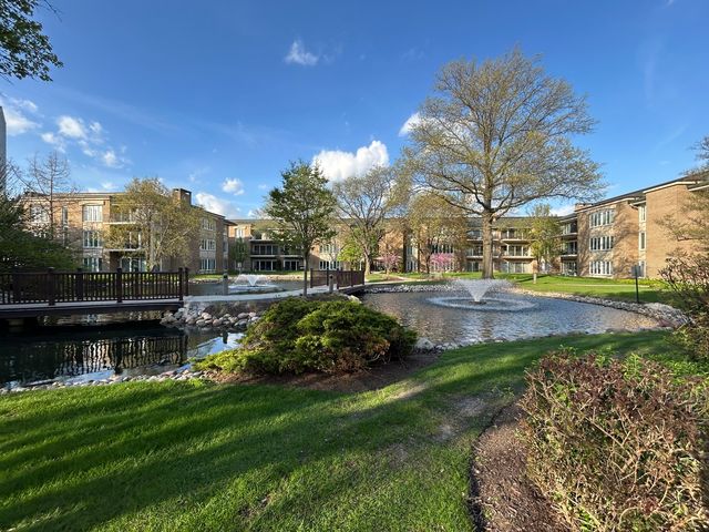 1 Oak Brook Club Drive A105, Oak Brook, IL 60523