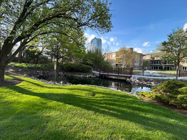 1 Oak Brook Club Drive A105, Oak Brook, IL 60523
