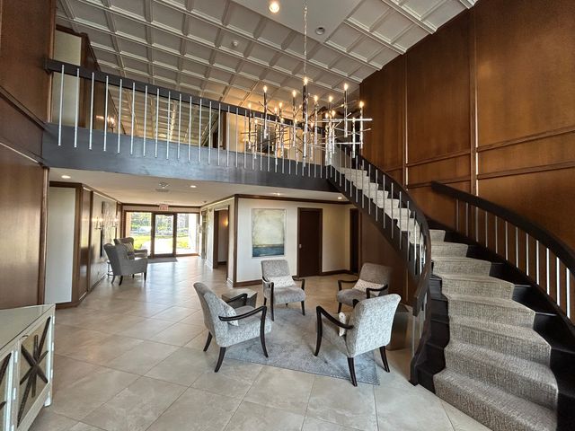 1 Oak Brook Club Drive A105, Oak Brook, IL 60523