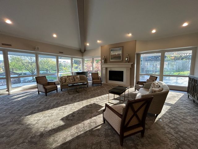1 Oak Brook Club Drive A105, Oak Brook, IL 60523
