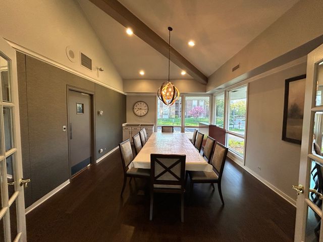 1 Oak Brook Club Drive A105, Oak Brook, IL 60523