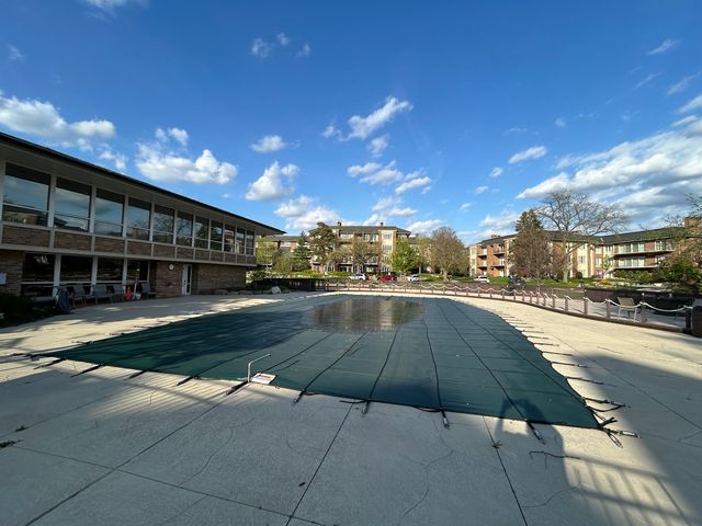 1 Oak Brook Club Drive A105, Oak Brook, IL 60523